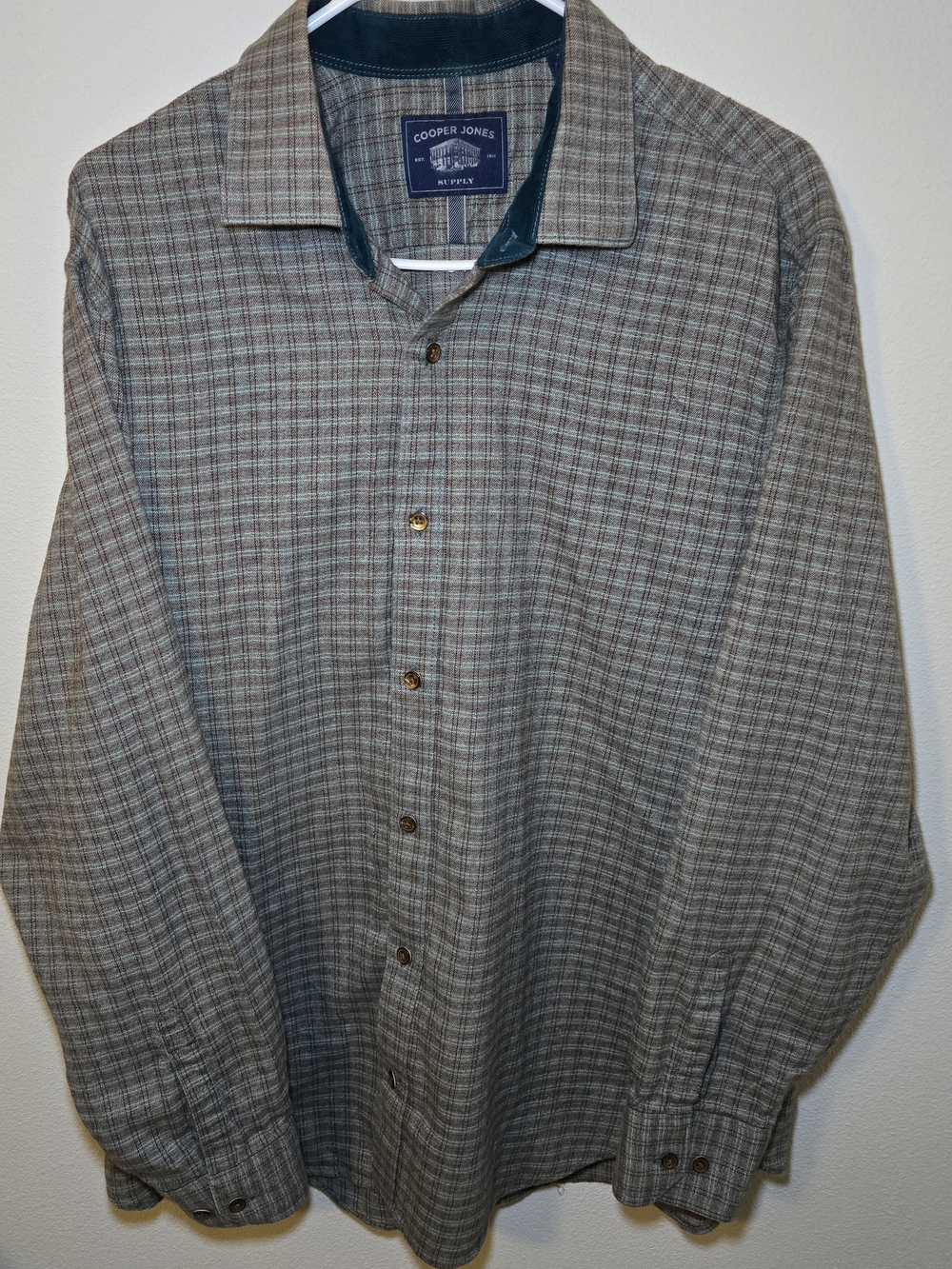 Men's Gray Plaid Button-Down Shirt